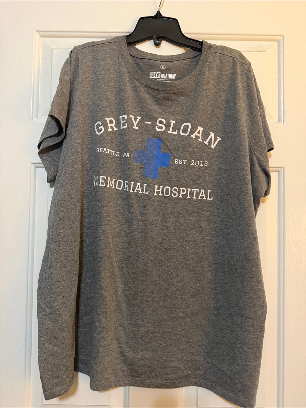 torrid Grey Graphic 'Grey-Sloan Memorial Hospital' Tee with Blue Cross